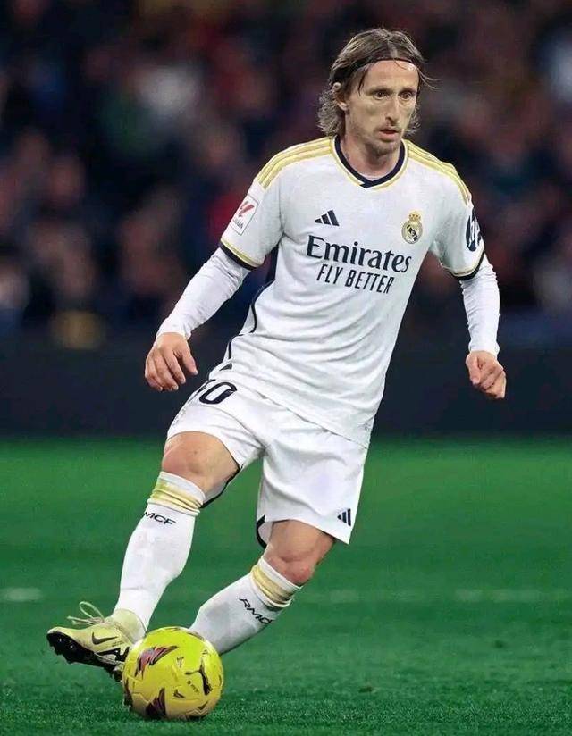 ATP年终总决赛男单小组赛：弗里茨0-2德米纳尔（ATP总决赛男单小组赛：德米纳尔直落两盘击败弗里茨）